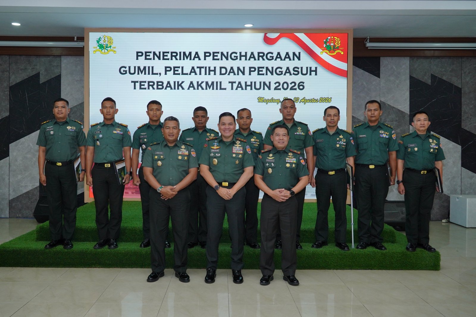 Gubernur Akmil Beri Penghargaan kepada Gumil, Pelatih, dan Pengasuh Terbaik