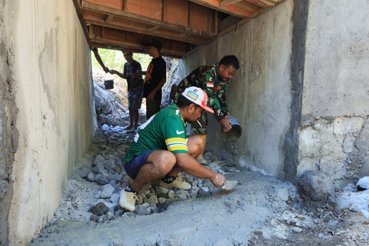 Tanpa Mengenal Lelah, Kodim 1505/Tidore Terus Kebut Pembangunan Jembatan Garuda Tanpa Mengenal Lelah, Kodim 1505/Tidore Terus Kebut Pembangunan Jembatan Garuda