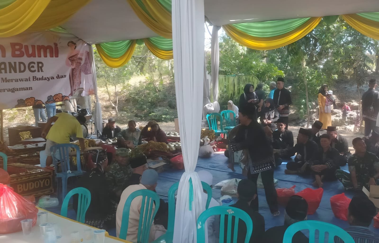 Berbalut Seni Langen Tayub, Danramil Dander Bojonegoro Hadiri Sedekah Bumi di Taman Tirtawana