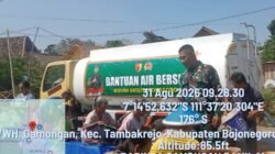 TNI Hadir di Tengah Kekeringan, Kodim Bojonegoro Salurkan Ribuan Liter Air Bersih untuk Warga TNI Hadir di Tengah Kekeringan, Kodim Bojonegoro Salurkan Ribuan Liter Air Bersih untuk Warga