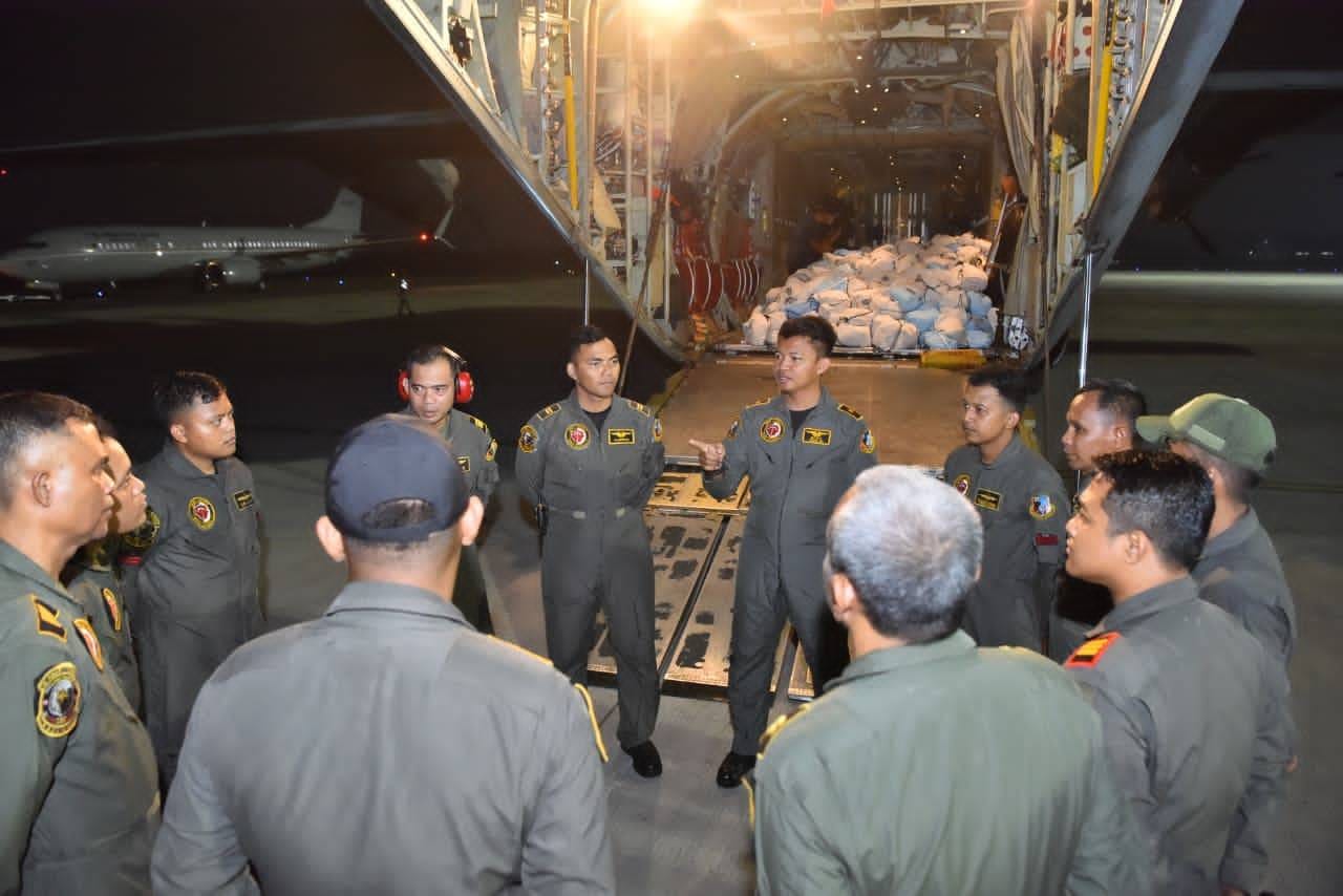 TNI Kirim 27 Ton Bantuan untuk Korban Gempa NTT