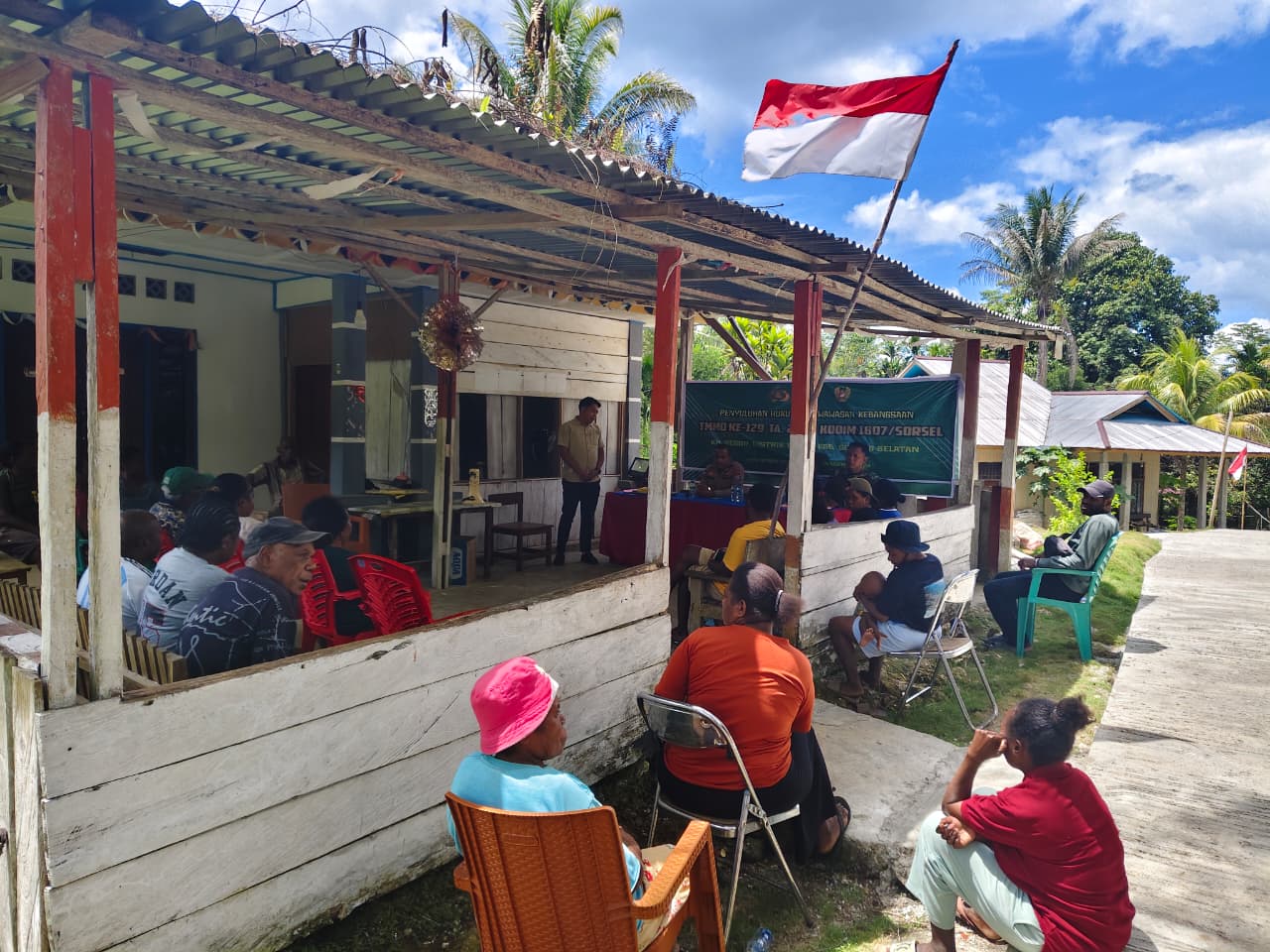 TMMD Ke-129 Gelar Penyuluhan Wasbang dan Hukum, Tanamkan Kesadaran Berbangsa serta Taat Aturan di Kampung Sesor