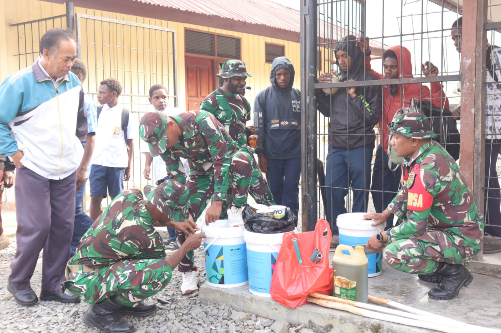 Kodim 1714/PJ Gelar Karya Bakti Merah Putih SMP Negeri 1 Mulia Kab. Puncak Jaya
