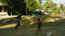 Bukan Sekadar Membangun Desa, Satgas TMMD Ke-129 Hadirkan Keceriaan Bersama Anak-Anak Kampung Sesor