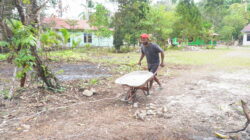 Semangat Tak Kenal Lelah, Satgas TMMD Ke-129 Tuntaskan Finishing Pembersihan Lingkungan Kampung Sesor