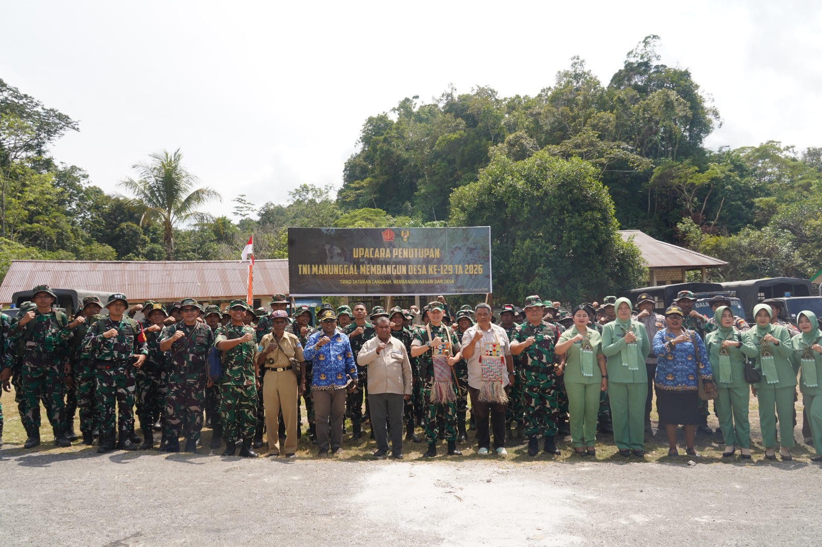 Penutupan TMMD Ke-129 TA 2026 di Kampung Sesor Resmi Ditutup Danrem 181/PVT