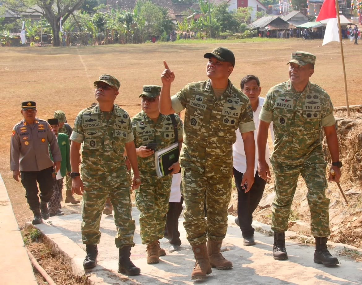Wapang TNI Tinjau Karya Bakti, Pembangunan KDKMP dan Yonif TP 842/Badak Sakti di Pandeglang