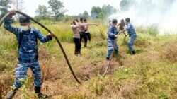 Komandan Lanud Sjamsudin Noor Pimpin Langsung Pemadaman Kebakaran Hutan dan Lahan di Kalimantan Selatan