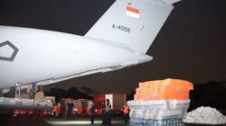 Hari Kelima Belas Penanganan Gempa NTT, TNI Sudah Salurkan 990,691 Ton Bantuan Hari Kelima Belas Penanganan Gempa NTT, TNI Sudah Salurkan 990,691 Ton Bantuan