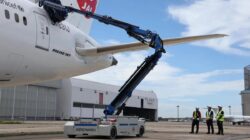 Inovasi Jepang: Robot untuk Pencucian Pesawat di Narita Inovasi Jepang: Robot untuk Pencucian Pesawat di Narita