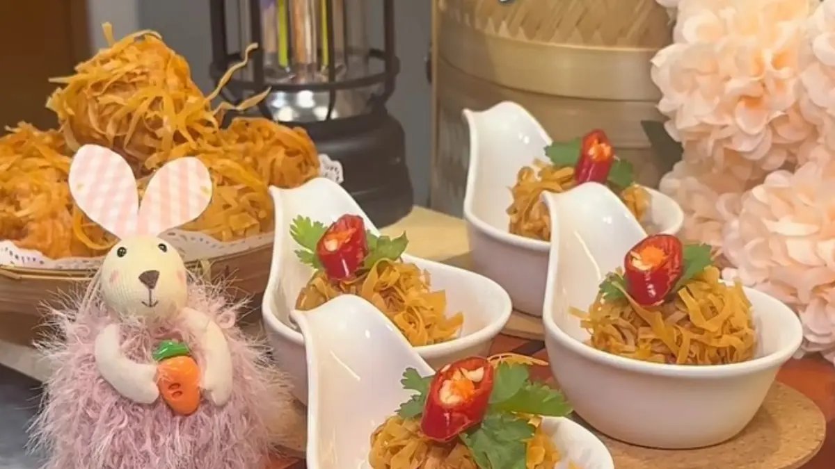 Menghidangkan Camilan Renyah: Resep Bola Udang Crispy dengan Saus Kari Merah Thailand