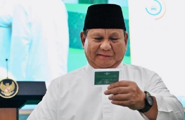 Prabowo Subianto Bergembira Menerima Kartu Anggota Nahdlatul Ulama Prabowo Subianto Bergembira Menerima Kartu Anggota Nahdlatul Ulama