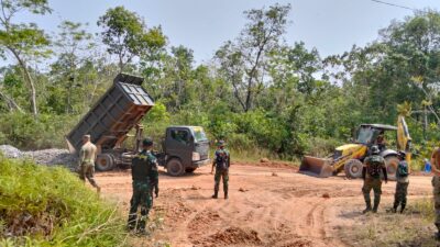 Wadan Kodiklat TNI Tinjau Proyek Pengerasan Jalan Encap Super Garuda Shield 2026 di Baturaja