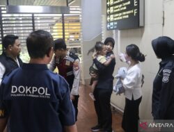 Polisi bantu balita yang sakit akibat tertahan di Bandara Soetta