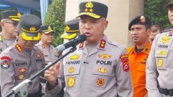 Namun, kondisi jarak pandang yang terbatas, gelombang tinggi, dan aktivitas erupsi membuat kapal kembali bersandar