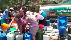 Tanggap Darurat, Kodim Bojonegoro Terus Pasok Puluhan Ribu Liter Air Bersih ke Wilayah Kekeringan