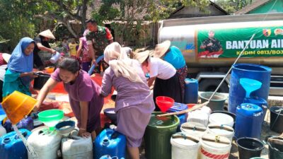 Tanggap Darurat, Kodim Bojonegoro Terus Pasok Puluhan Ribu Liter Air Bersih ke Wilayah Kekeringan
