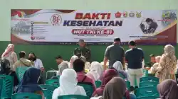 Sambut HUT ke-81 TNI, Kodim Bojonegoro Gelar Baksos Kesehatan dan Bagi Sembako untuk Warga