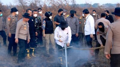 Pantau Langsung Perkembangan Karhutla, Komandan Lanud Sjamsudin Noor Bersama Forkopimda Kalsel Turun ke Lapangan Uji Fungsi Inovasi Injeksi Air Pantau Langsung Perkembangan Karhutla, Komandan Lanud Sjamsudin Noor Bersama Forkopimda Kalsel Turun ke Lapangan Uji Fungsi Inovasi Injeksi Air