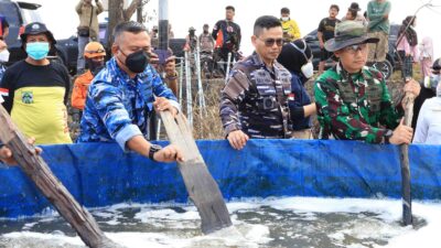Gunakan Cairan Khusus, Metode Undercooling Dikerahkan; Gubernur, Danlanud, dan Forkopimda Kalsel Bersinergi di Titik Api Atasi Karhutla