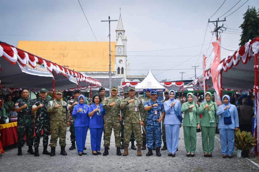 Kodim 1710/Mimika Gelar Bazar HUT TNI, Hadirkan Sembako Murah Kodim 1710/Mimika Gelar Bazar HUT TNI, Hadirkan Sembako Murah