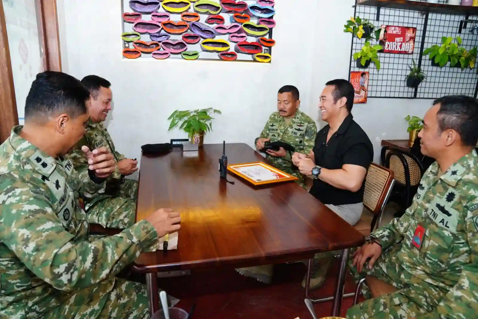 Rangkaian HUT, Wadan Kodiklat TNI Silaturahmi dengan Mantan Panglima TNI