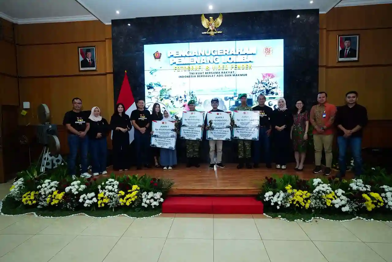 Penganugerahan Pemenang Lomba Foto dan Video Pendek HUT ke-81 TNI Penganugerahan Pemenang Lomba Foto dan Video Pendek HUT ke-81 TNI