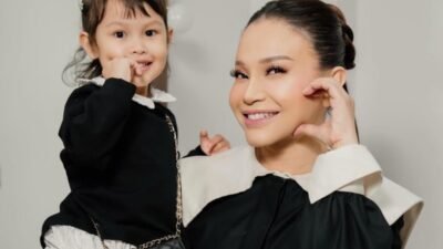 Rossa Tetap Bahagia Sebagai Ibu Tunggal