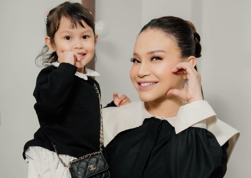 Rossa Tetap Bahagia Sebagai Ibu Tunggal