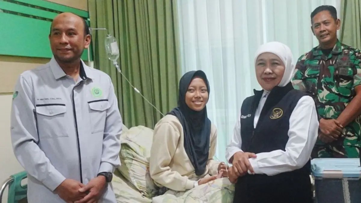 Kunjungan Khofifah kepada Santri Korban Keracunan di Sidoarjo