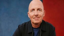 Klarifikasi Mike Dean atas Kontroversi Komentar