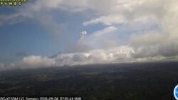 Erupsi Bersamaan: Empat Gunung Api Indonesia Meletus pada Hari yang Sama