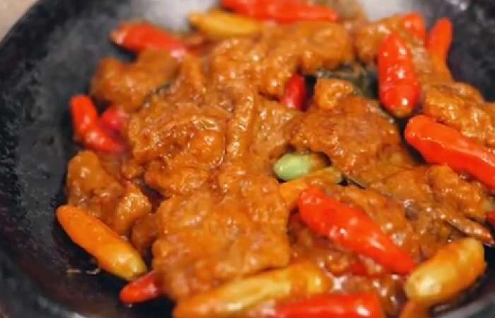Menggugah Selera dengan Sambal Krecek Empuk Bersantan