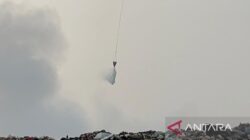 Pemadaman Kebakaran di TPA Galuga, Bogor