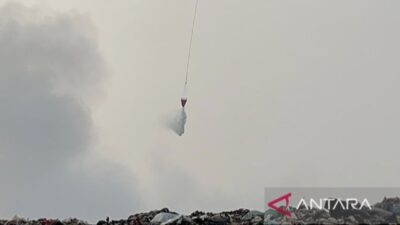 Pemadaman Kebakaran di TPA Galuga, Bogor