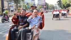 Pemberian 200 Becak Listrik Untuk Pengemudi di Cirebon