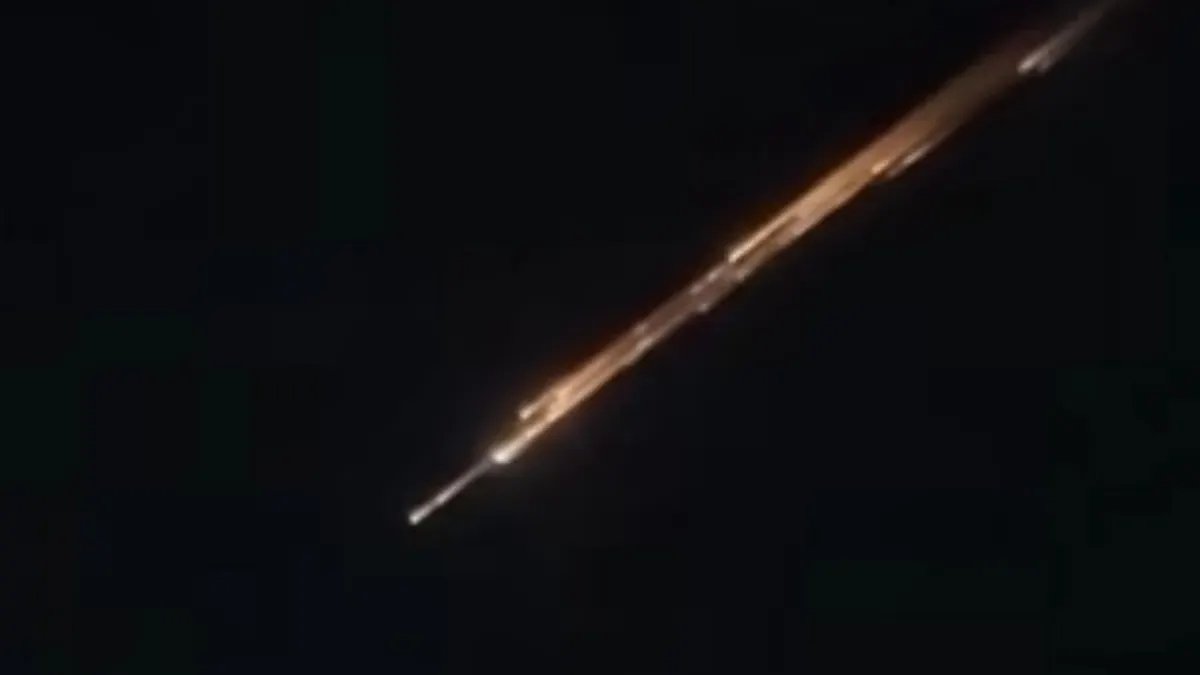 Fenomena Langit Gorontalo: Penampakan Meteor dan Dentuman Misterius