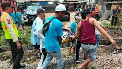 Tragedi Di Perlintasan Kereta Api: Sopir Angkutan Ayam Tewas Saat Berusaha ke Toilet