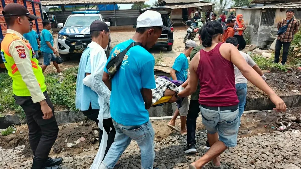Tragedi Di Perlintasan Kereta Api: Sopir Angkutan Ayam Tewas Saat Berusaha ke Toilet