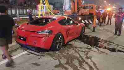 Kecelakaan Tunggal Mobil Sport di Tol Desari