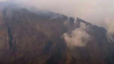 Kebakaran Melanda Puncak Setampol di Gunung Rinjani