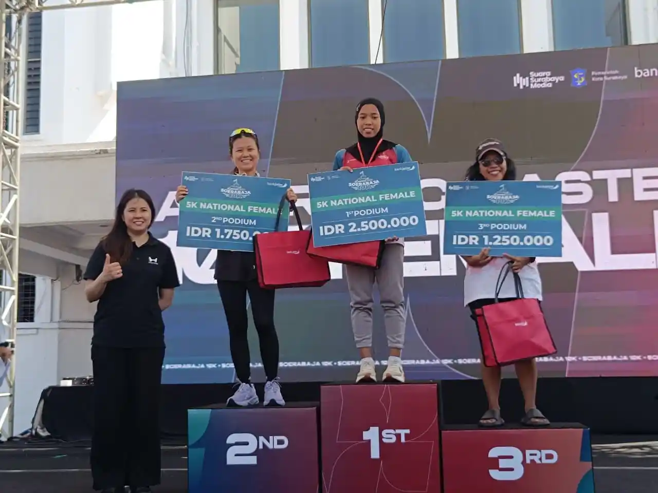 Keberhasilan Dita Firgantari dalam Bank Jatim Jconnect Run Surabaya