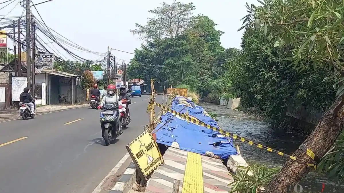 Proyek Trotoar Sawangan Depok Diteliti Usai Ambles