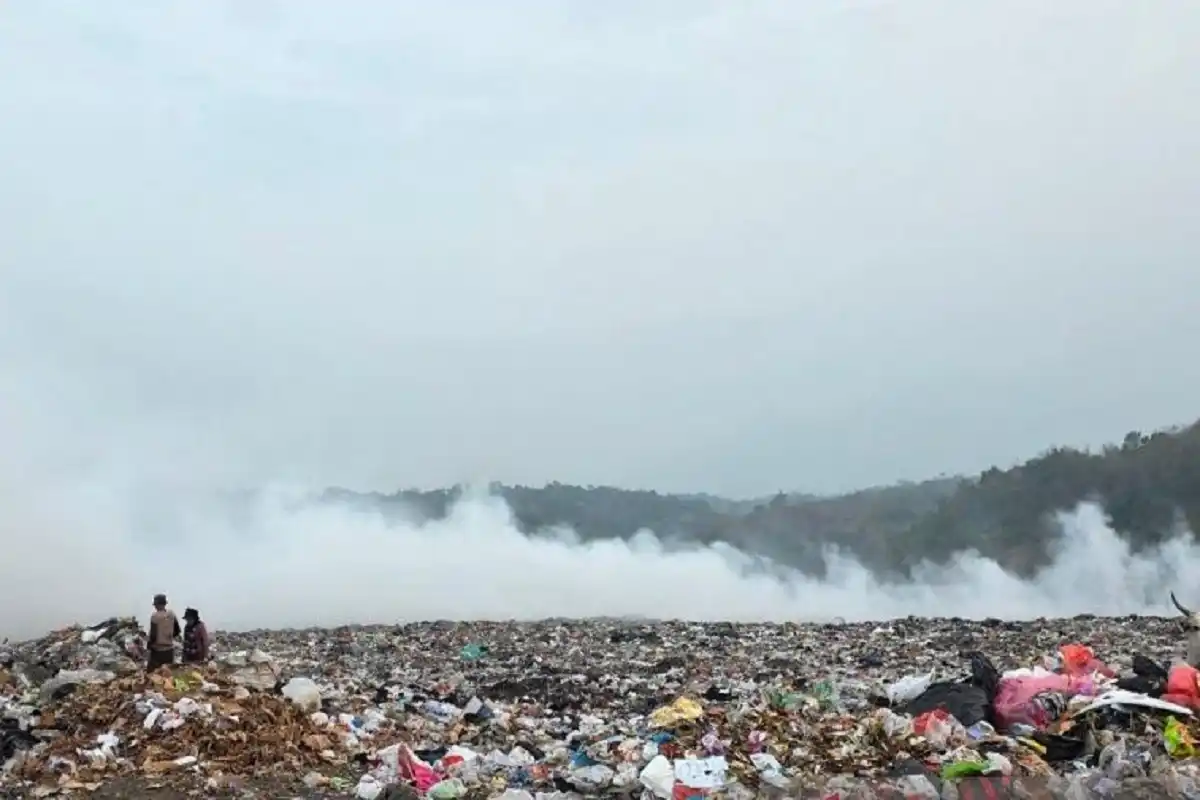 Asap Kebakaran TPA Jatibarang Membuat Udara dalam Radius 2 Kilometer Tidak Sehat