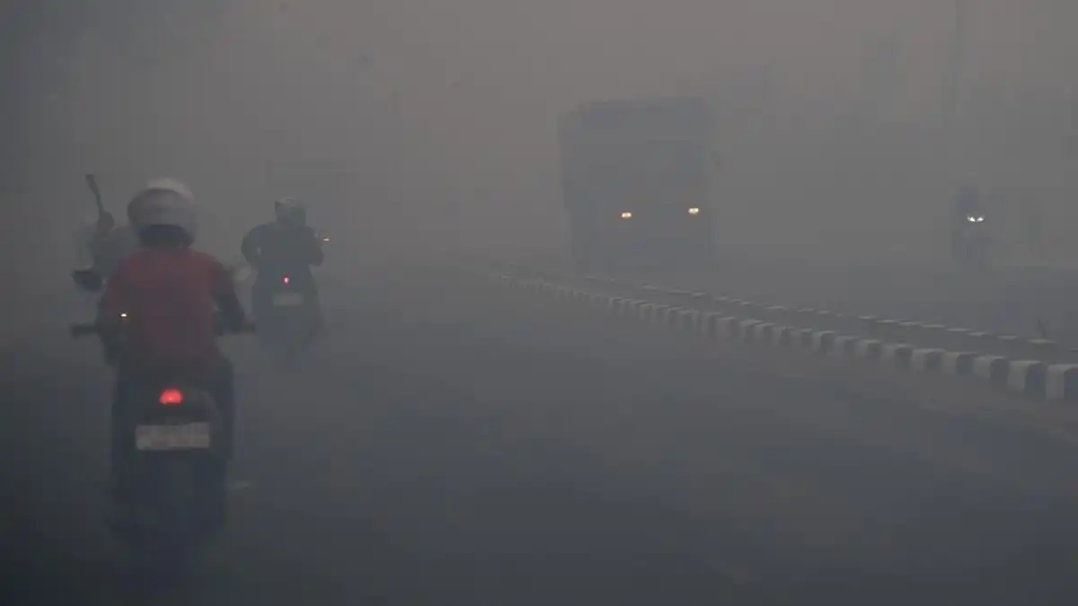 Paparan Kabut Asap Diduga Berkaitan dengan Meninggalnya Pengemudi Ojol di Palembang