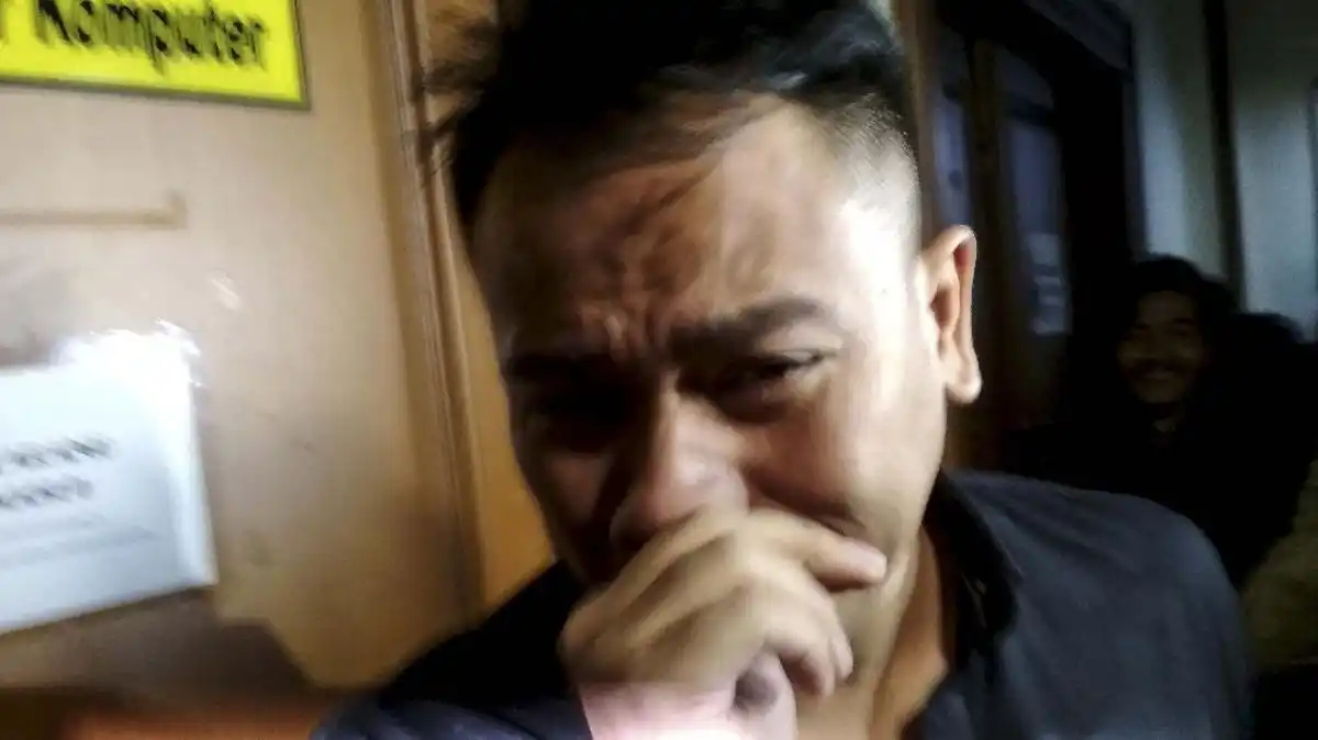 Dede Sunandar Tak Sadarkan Diri di Ring, Vicky Prasetyo Menangis dan Minta Doa