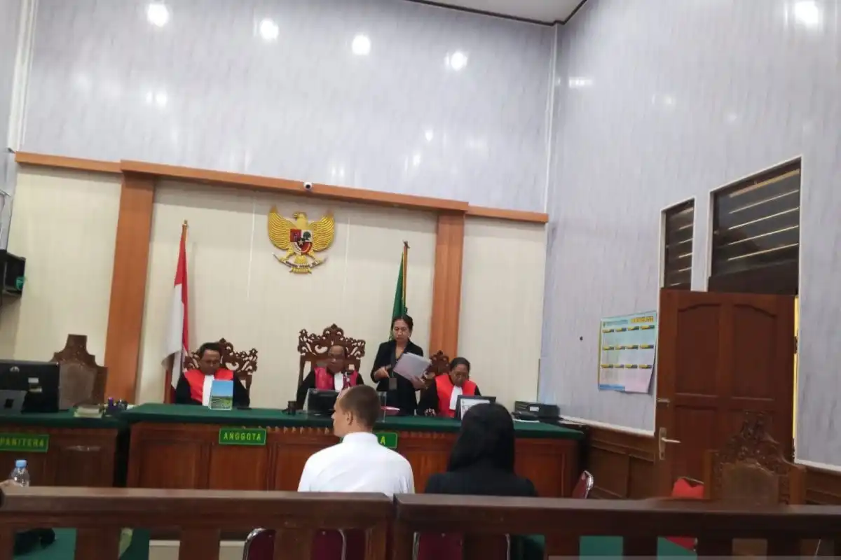 Sidang Perdana WNA Belarus di Denpasar Ungkap Dakwaan Kepemilikan Ganja dan Kokain