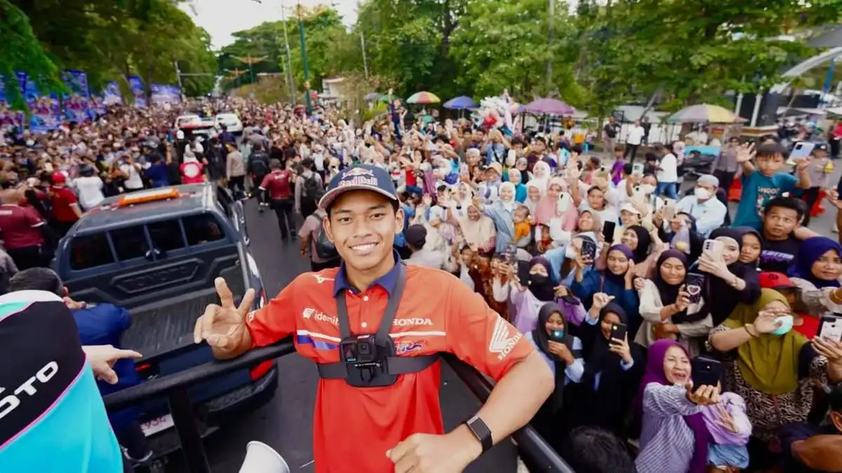 Veda Ega dan Marc Marquez Tampil dalam Parade Jelang MotoGP Mandalika 2026