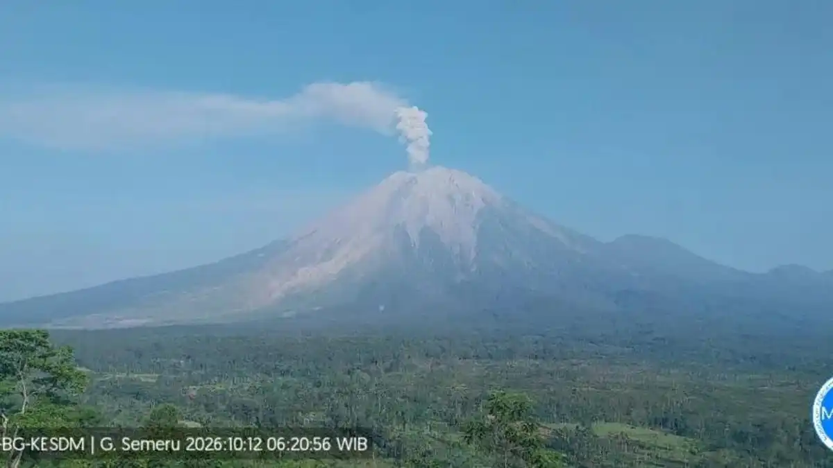 Aktivitas Semeru Meningkat, Tiga Erupsi Tercatat hingga Pagi Hari