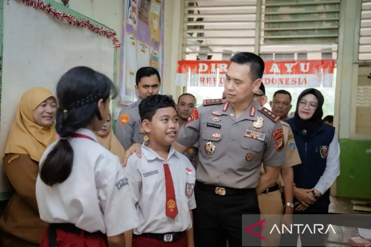Kapolda Metro Jaya Tanamkan Disiplin, Kepedulian, dan Kesadaran Antiperundungan di SDN Gunung 01